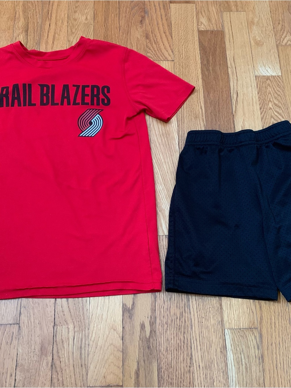 Boys Nike Set Size S 7 Lillard 0 Trail Blazer T Shirt and Black Nike shorts